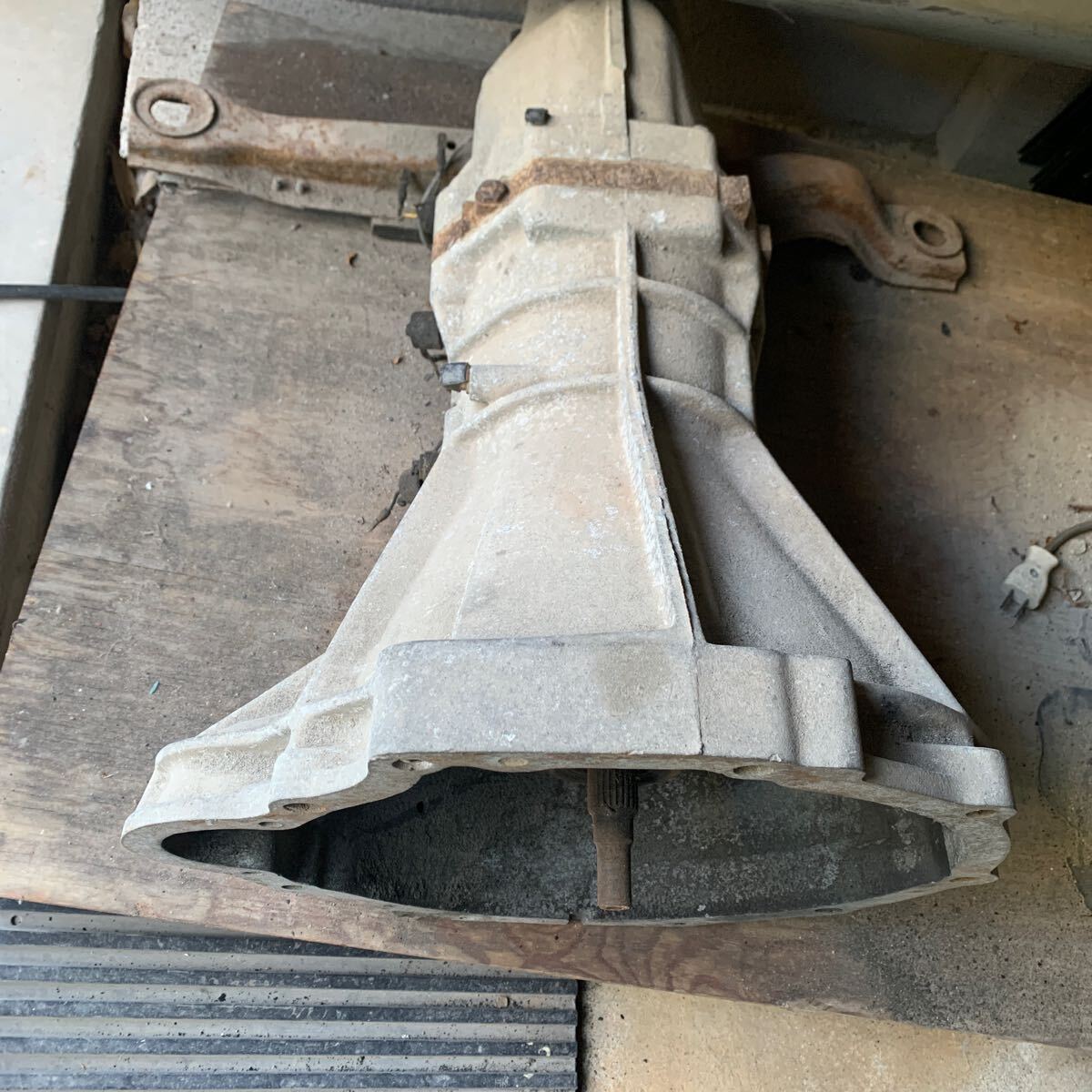 日産純正 L型 L6用 ミッションケース ハコスカ ケンメリ ジャパン 130Z S30Z セドリック ブタケツ MT フェアレディZ マニュアルミッション拍卖