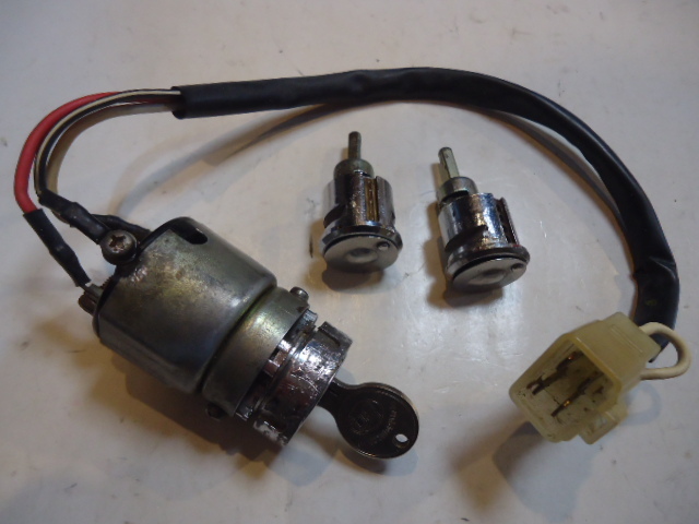 トヨタ 昭和トラック 自衛隊 ランクル フォークリフト イグニッションスイッチ 車種不明 キーシリンダー 鍵 純正 キー 当時物拍卖