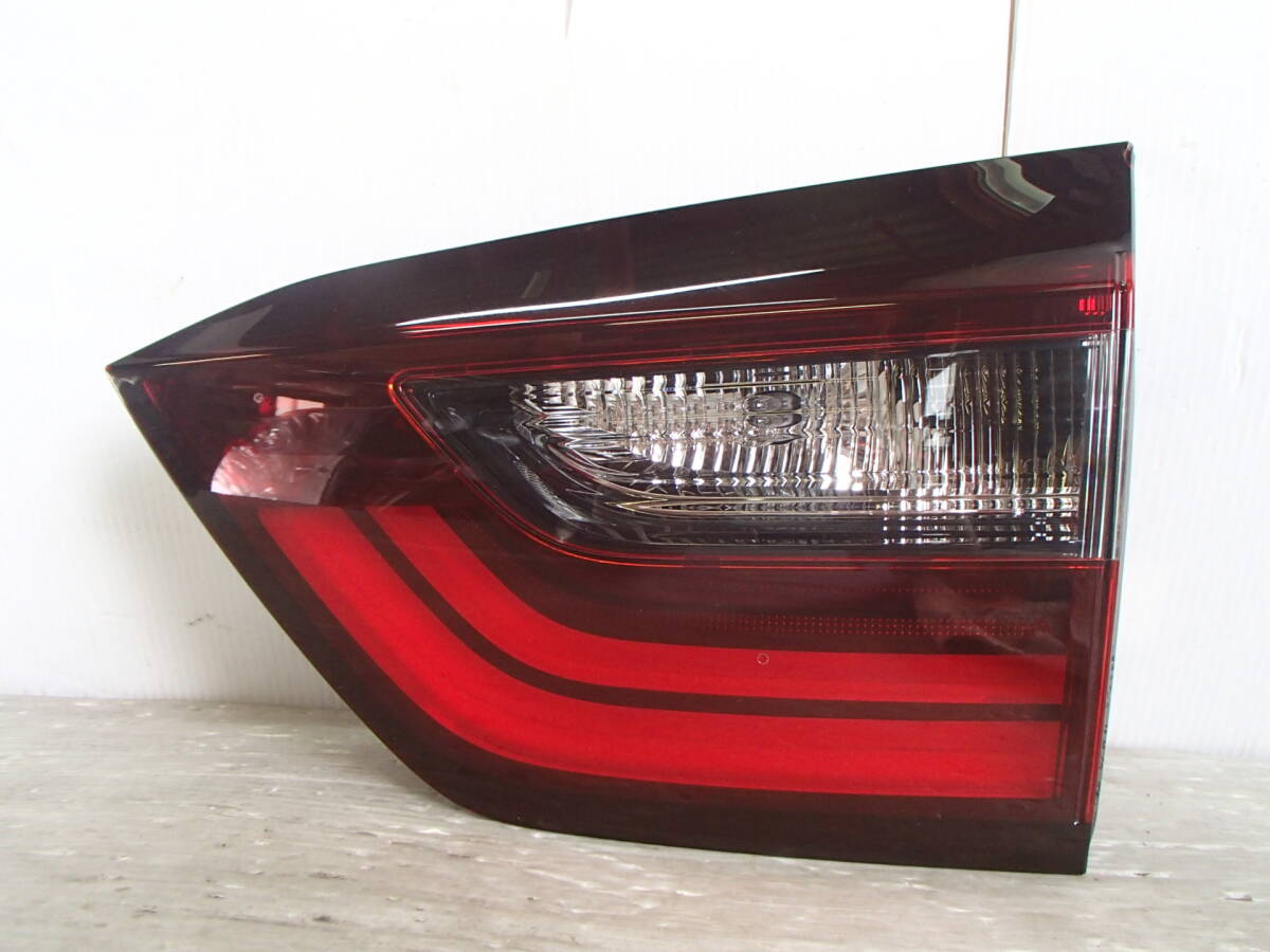 【LED点灯確認済み】 GR3/GR4/GR6/GR8 フィット e:HEV 純正 LED 右 トランク テール ランプ ライト W4764 【24-1035】拍卖