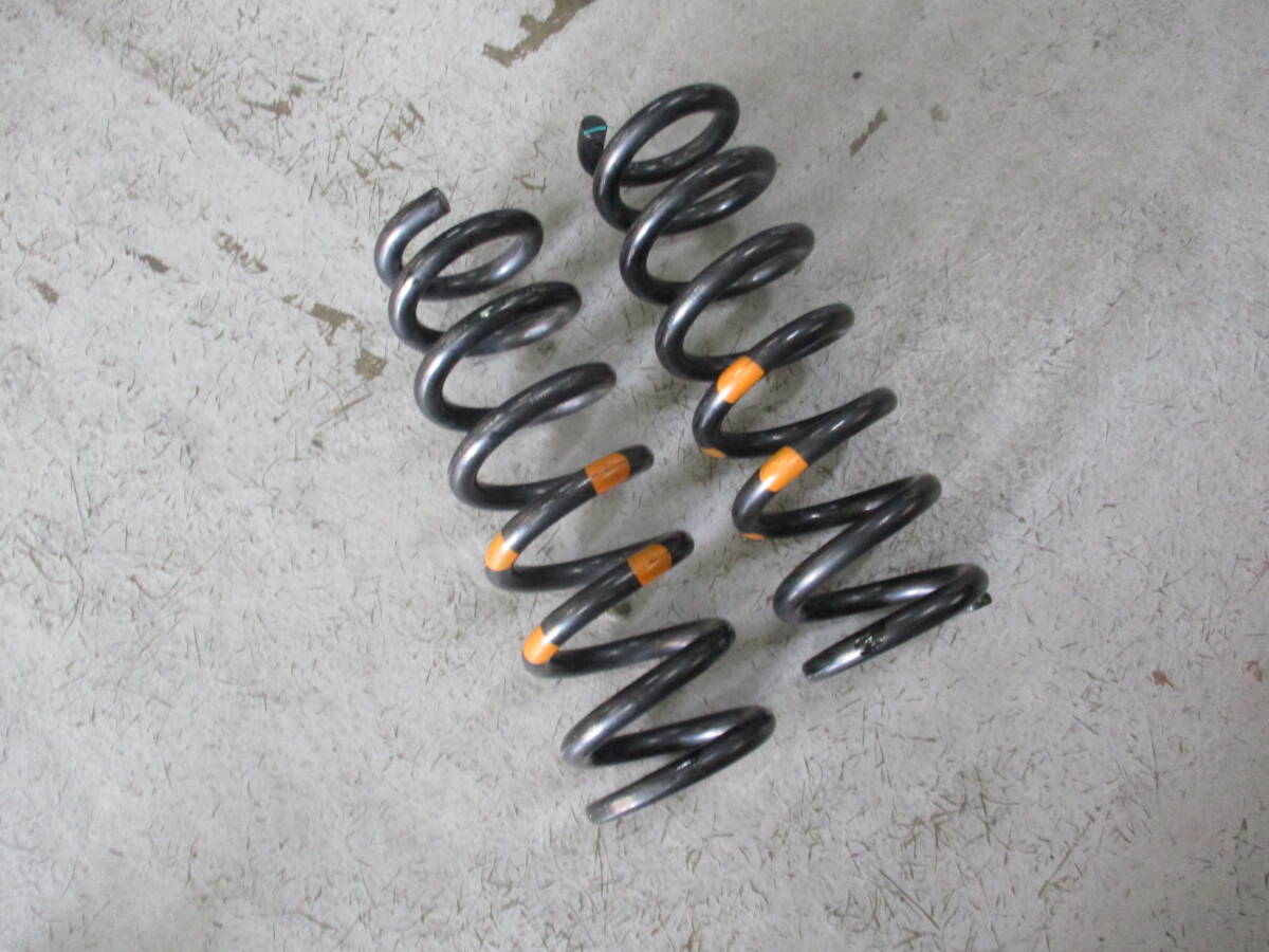 GUN125 ハイラックス 後期 純正 新車外し フロントコイルスプリング拍卖