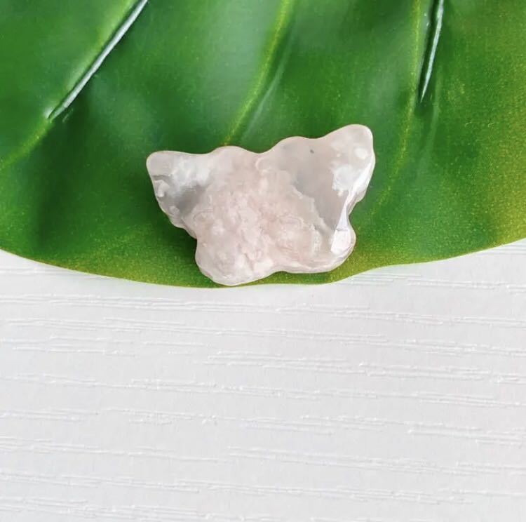 桜瑪瑙 ルース ペンダントトップ 希少 蝶々 天然石 パワーストーン NP69拍卖