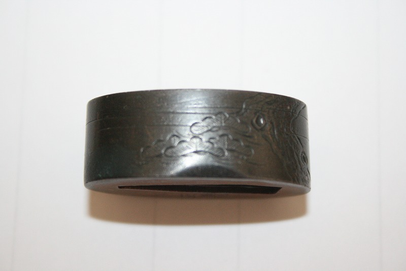 江戸期名金工の逸品! 時代物本歌銅地縁金 毛彫り松燕図 在銘「正長」!拍卖