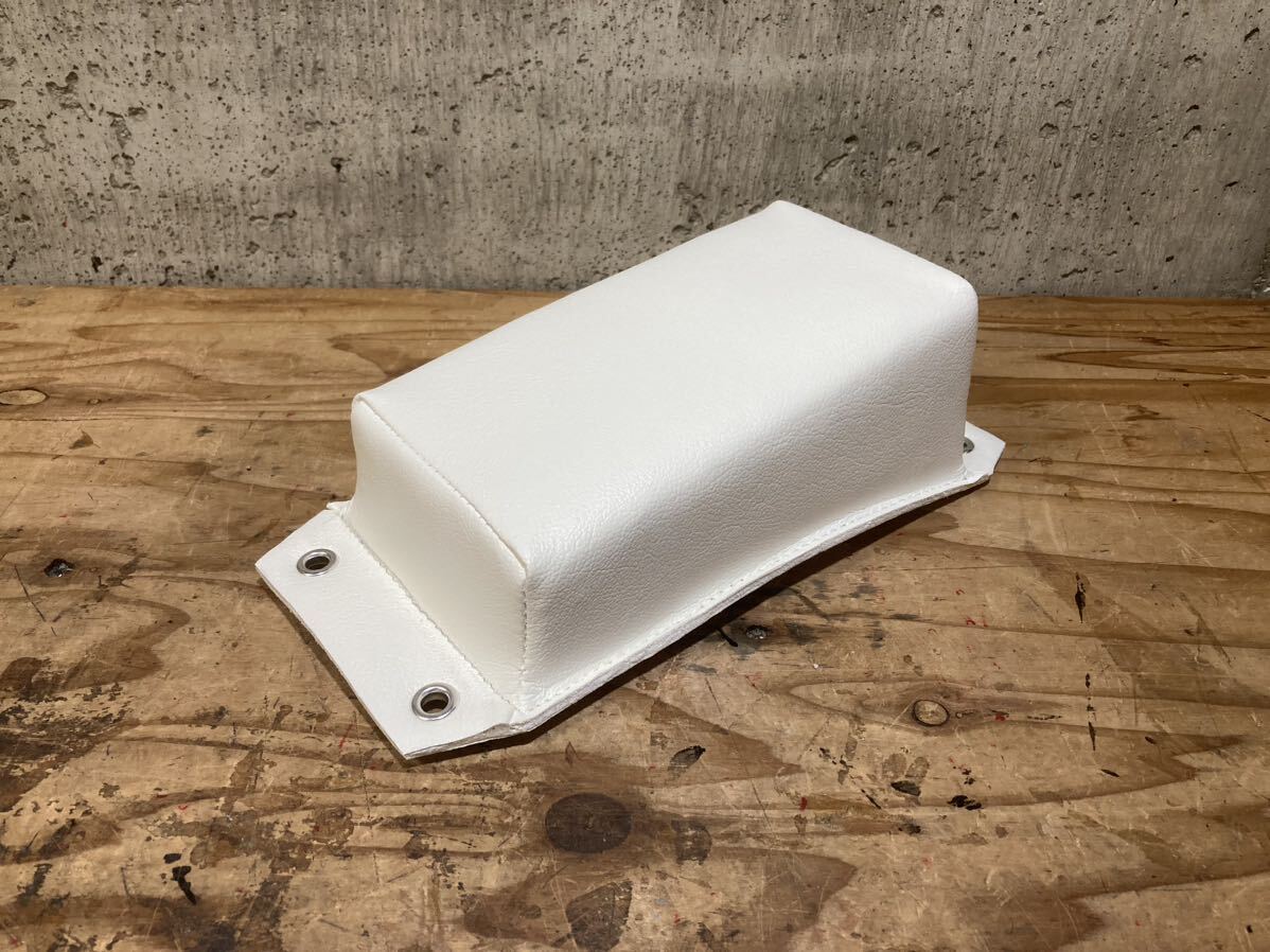 送料無料 ピリオンパッド 白 ホワイト スポーツスター パンヘッド ショベル ナックル ハーレー チョッパー sr ソロシート BATES ベイツ拍卖