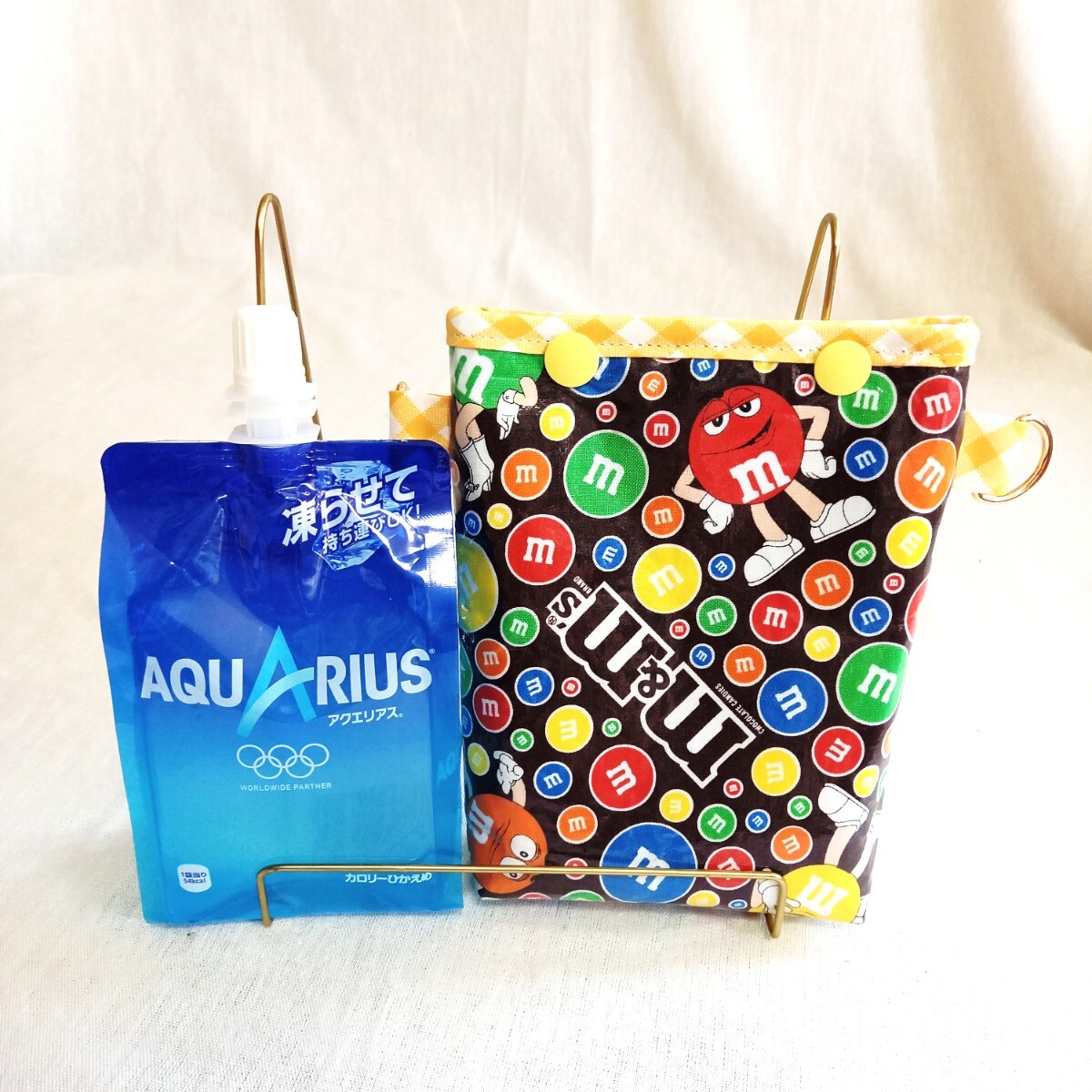 手作り☆保冷保温パウチ飲料ケース☆300g対応☆ラミネート☆m&m's&黄色ストライプ拍卖