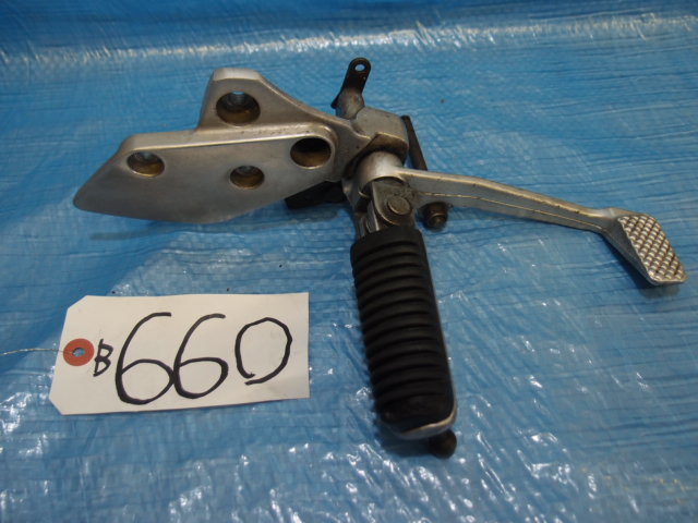 XJR1300 ヤマハ純正ステップ右 倉庫にて長期保管の部品多数出品☆拍卖