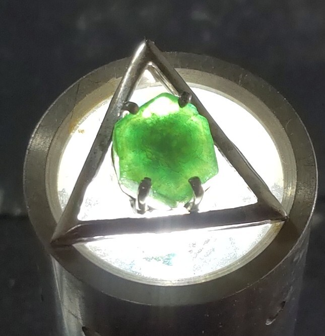 ウバイトトルマリン ( 灰電気石 )のペンダントトップ ① 産地 ミャンマー モゴック拍卖