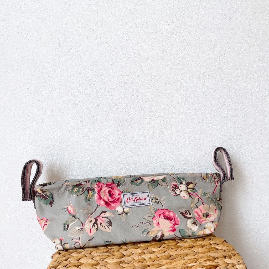 希少おしゃれCath Kidstonキャスキッドソン ベビーカーオーガナイザー バッグ アクセサリー花柄 フラワー グレー ピンク ボーダー ローズ拍卖
