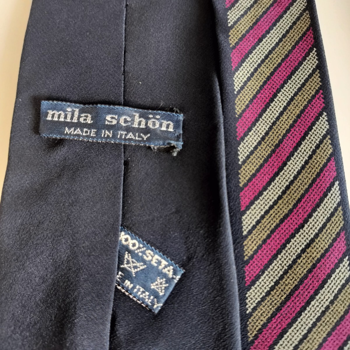 ミラショーン(Mila Schoen)緑緑ボルドーストライプロゴネクタイ拍卖