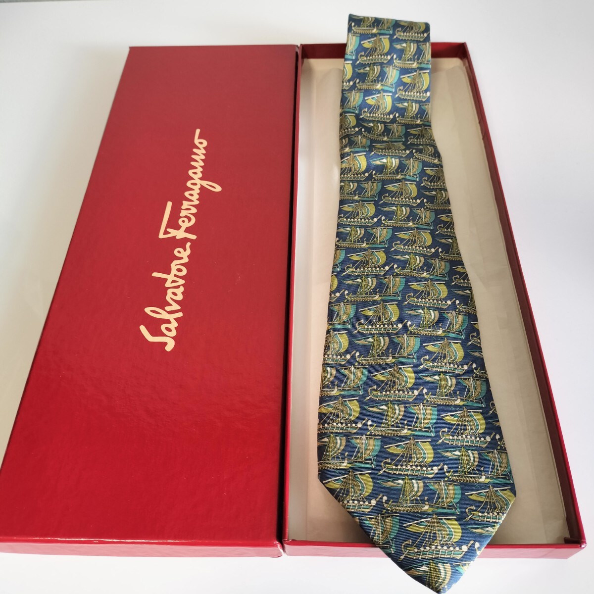 Salvatore Ferragamo(サルヴァトーレフェラガモ)青緑船柄ネクタイ拍卖