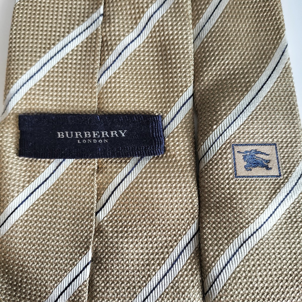 BURBERRY LONDON (バーバリーロンドン)ベージュシルバーストライプネクタイ拍卖