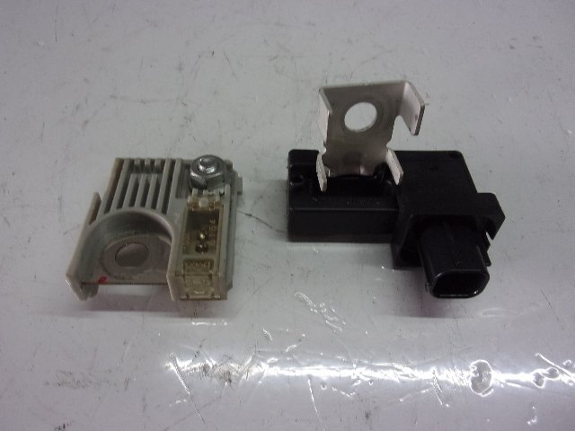 Y【2684】エブリィ DA17V 令和4年12月式 プラス端子ヒューズ マイナス端子リレー セット 32810-74P00 131400-0730 棚Y1拍卖