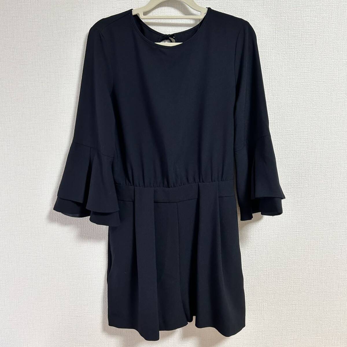 ZARA ザラ バッグオープンオールインワン ワンピース フリルザラベーシック紺 ジャンパースカート キュロットパンツ拍卖