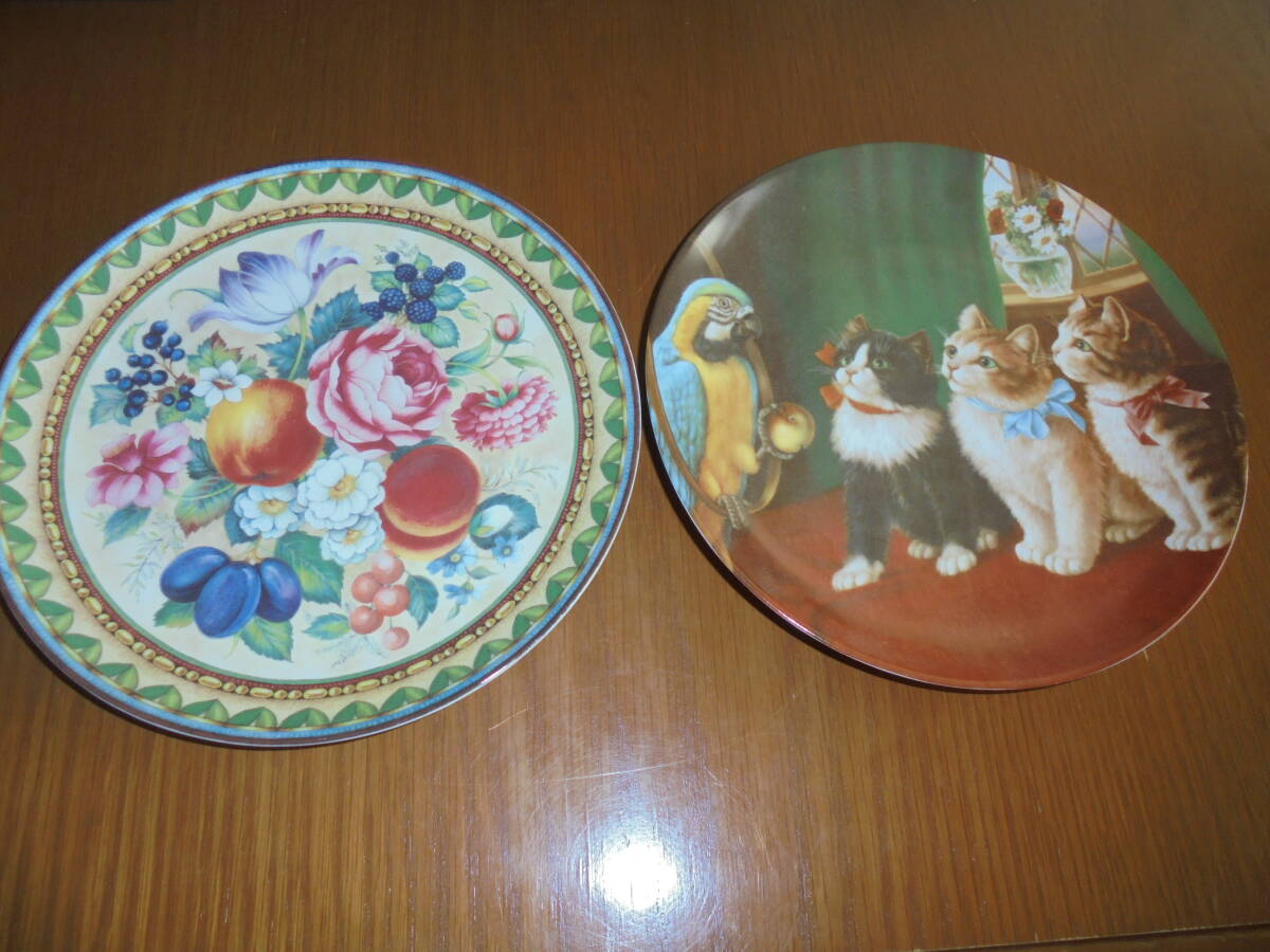 カイザー ドイツ 飾り皿 直径19.7㎝ 2枚 花 ネコ kaiser germany 皿の裏側にチェーンが付いて吊り下げられるようになっています拍卖