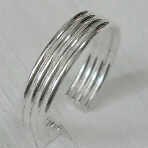 足指用指輪 激安トゥリング トリプルライン 4mm幅 シルバー925 ピンキーリングにも拍卖