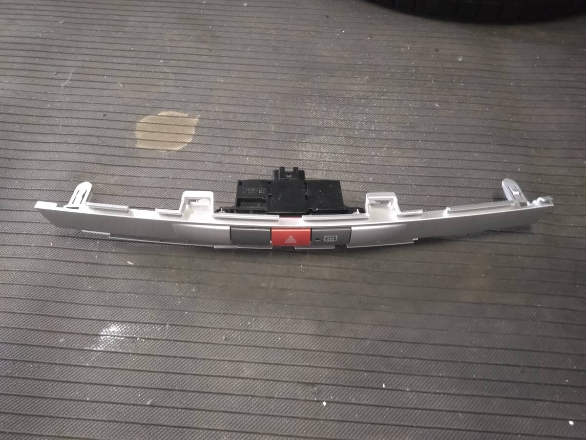 ダイハツ ムーブカスタム L175S 純正ハザードスイッチパネル ハザードスイッチ ボタン 【ムーヴカスタム拍卖