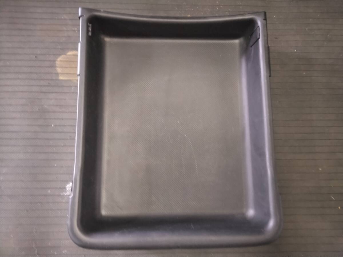 ダイハツ ムーブカスタム L175S 純正アンダートレー トレイ 助手席 下部 収納 物入れ シューズ ボックス BOX 【ムーヴカスタム拍卖