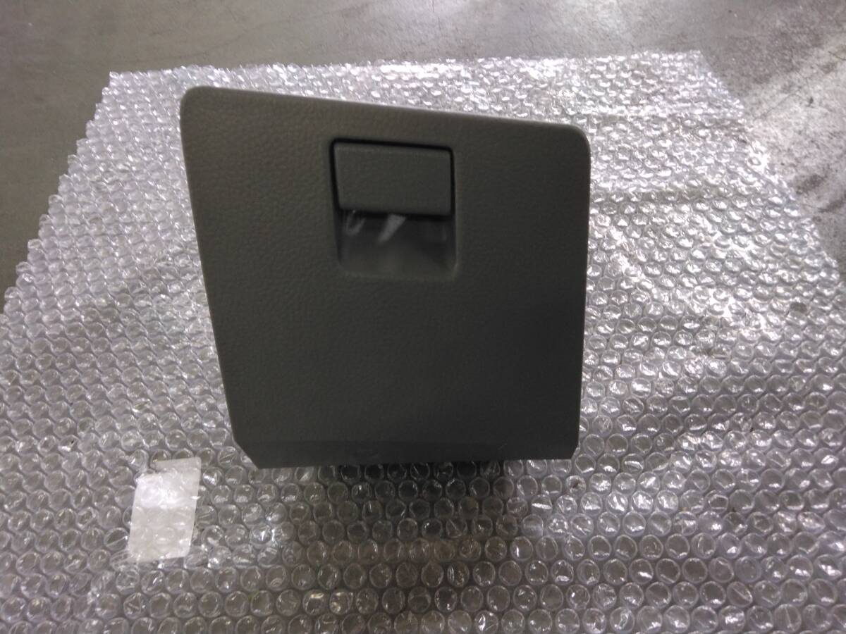 マツダ AZワゴン MJ23S 純正ステアリング下ポケット 収納 BOX 小物入れ 引き出し拍卖