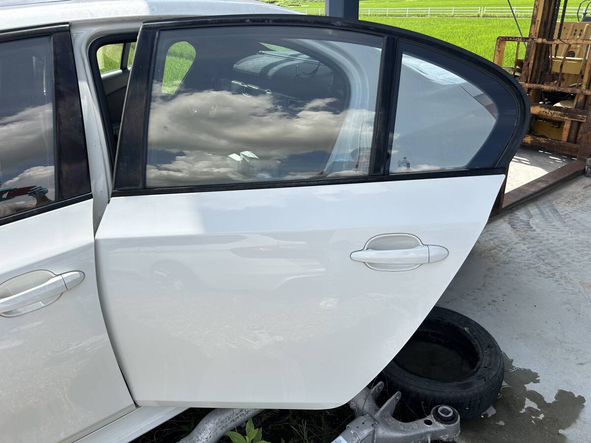 E60 NB50 BMW M5 左 リアドア 左後ドア 一式 拍卖