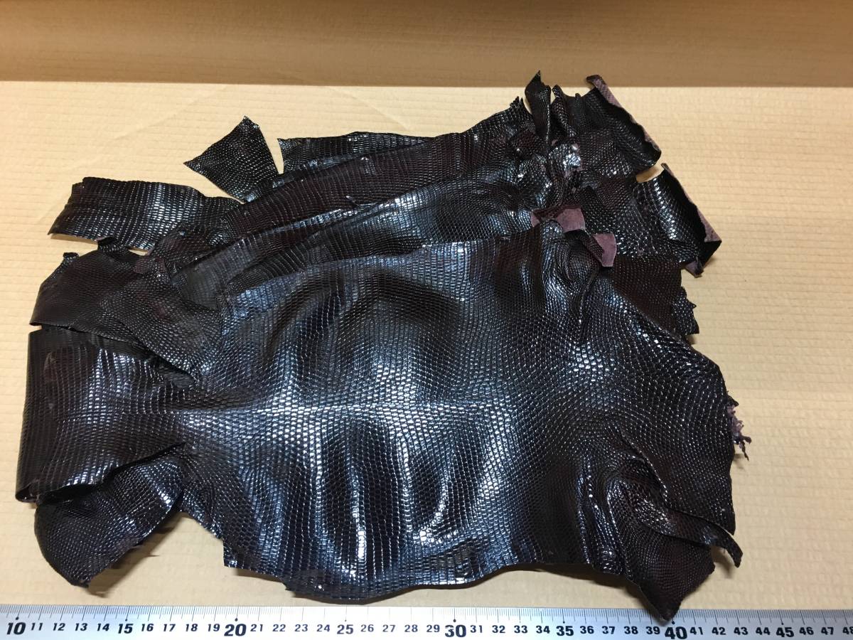 ★【逸品堂】★ 1枚 @ 単価です 黒 トカゲ 蜥蜴 なめし革 皮 手工芸 レザークラフト 珍品 クラフトワーク 材料 鞣革 工作 用品 部品 カワ製拍卖