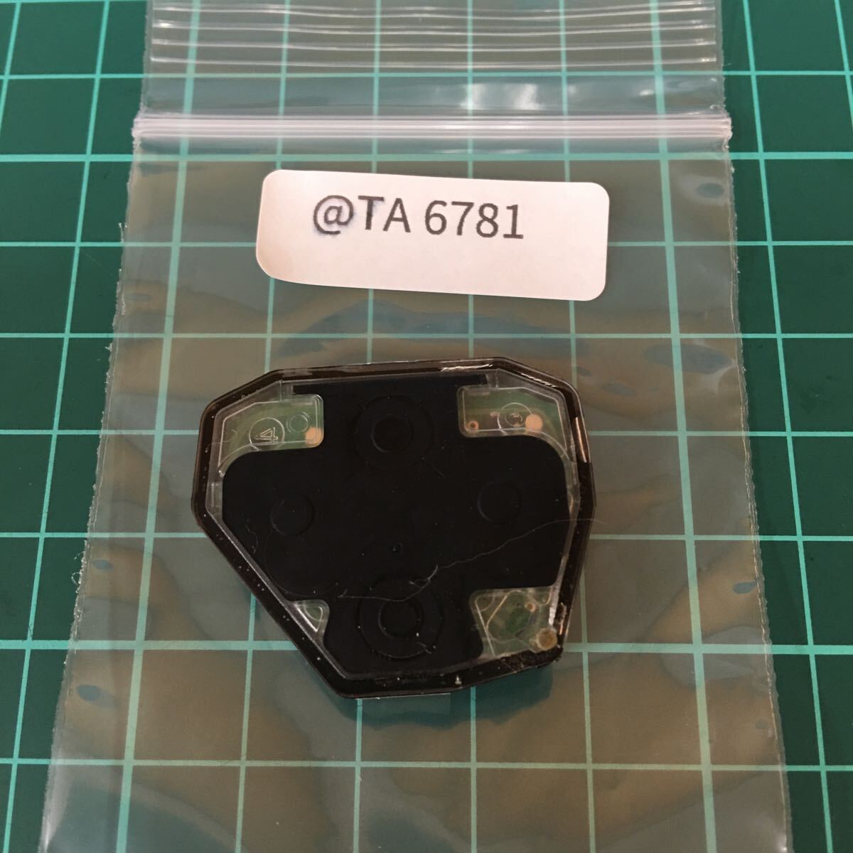 @TA6781 点灯なし 基盤のみ トヨタ 純正 キーレス リモコンカローラ ノア ヴォクシー ハイエース等 2ボタン拍卖