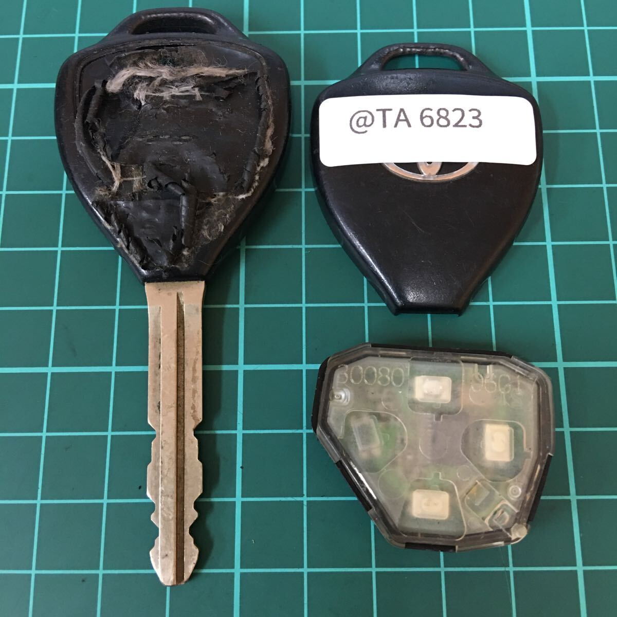 @TA6823 基盤30080 点灯 トヨタ 純正 3ボタン スライド キーレス ハイエース AZR60ヴォクシー ノア ポルテ アルファード等拍卖