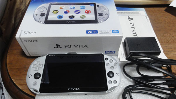 ●PSVita PS Vita PCH-2000 ZA25 シルバー 本体美品●拍卖
