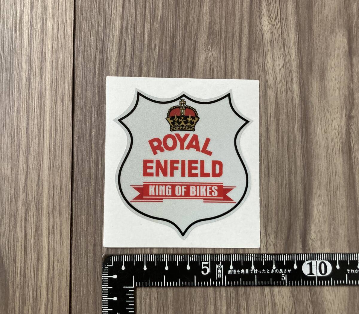送料無料 Royal Enfield King Of Bikes ロイヤルエンフィールド リフェクター シールド ステッカー 65mm x 70mm拍卖