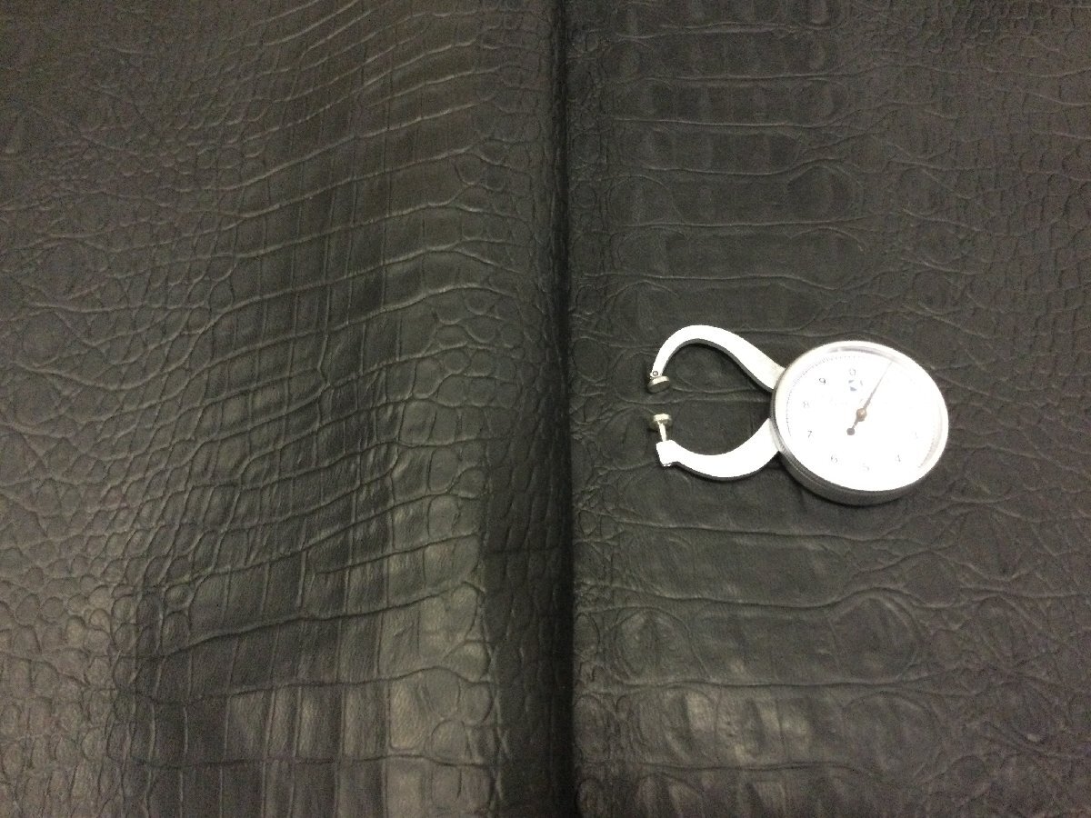 AD108革 皮/牛 クロコ 型押し ブラック 293ds 約0.4mm~1.1mm/格安拍卖