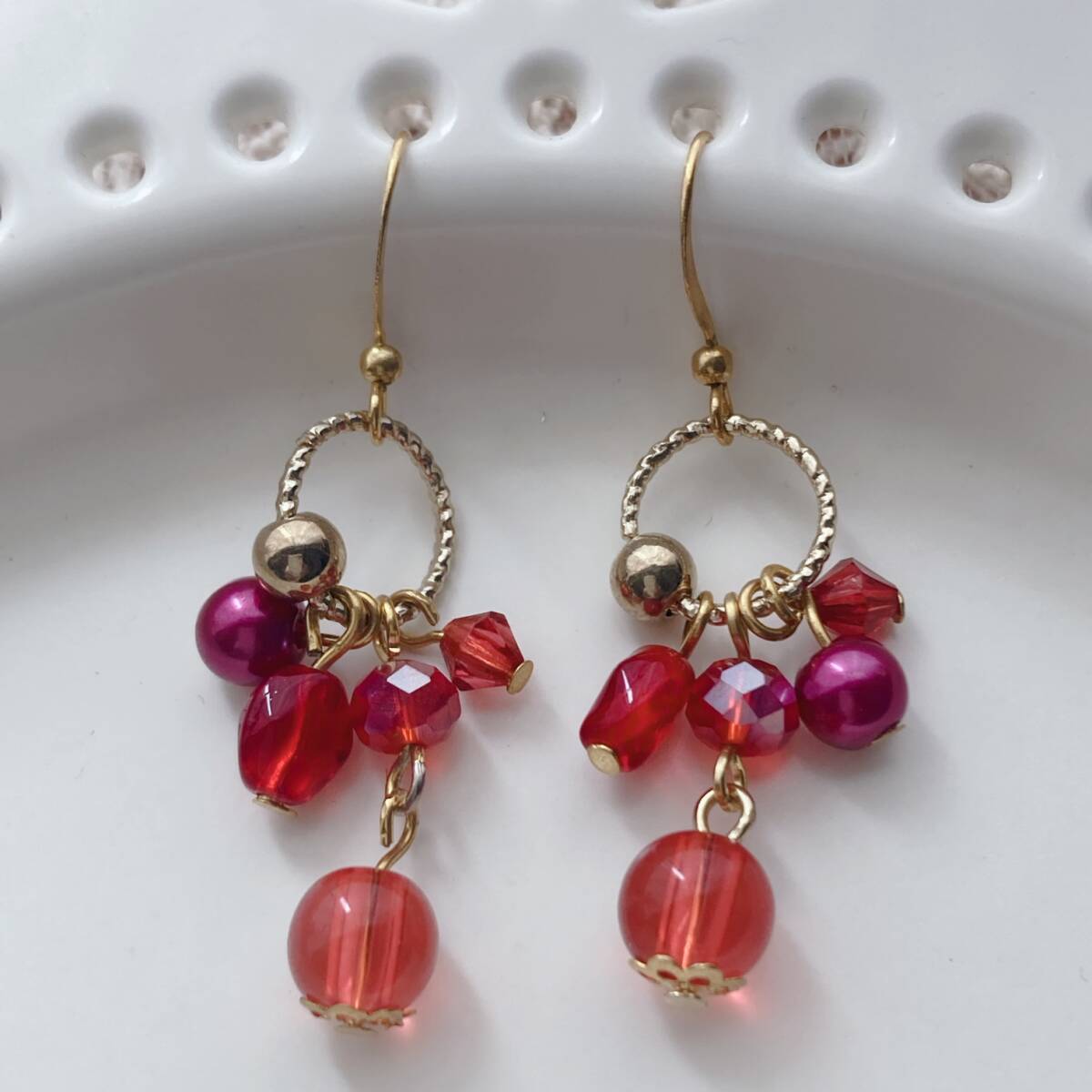 ピアス フープ パール チェコビーズ レッド ボルドー ワイン ゴールド じゃらじゃら ゆらゆら k0593拍卖