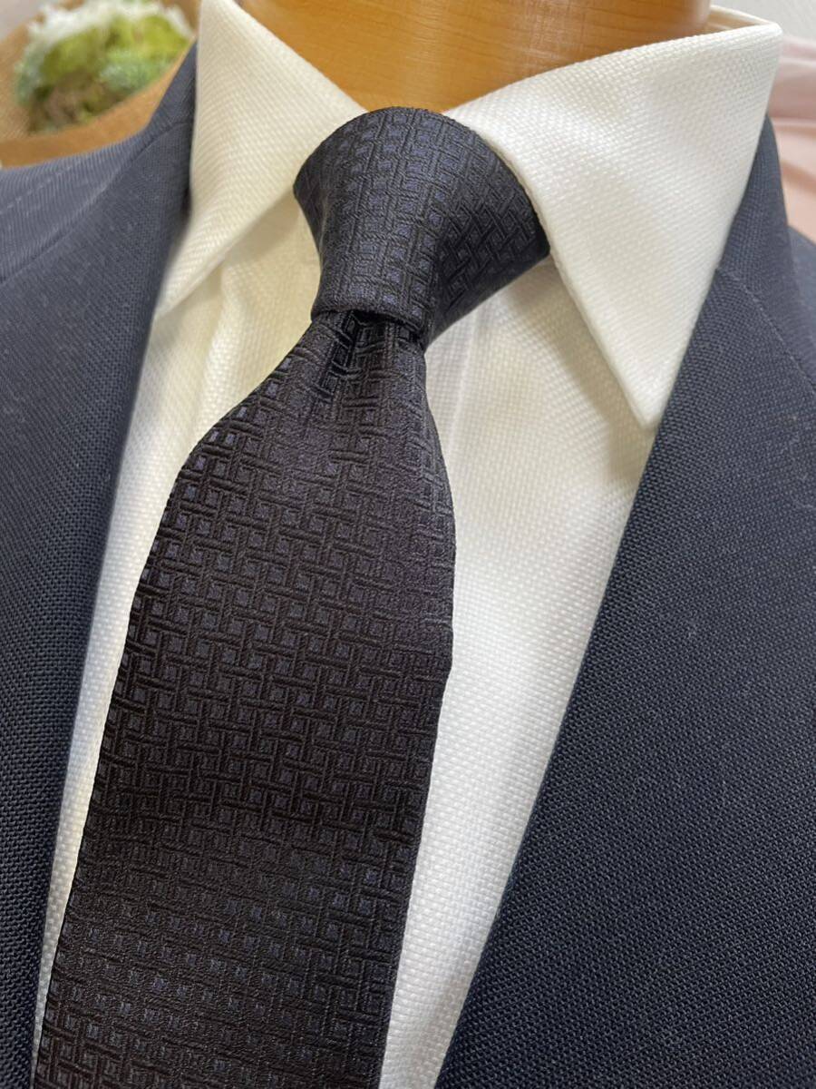 【美品】MAJI ナロータイ ネイビー 高級シルクネクタイ日本製 大剣約6.5cm 定番 紺タイ拍卖