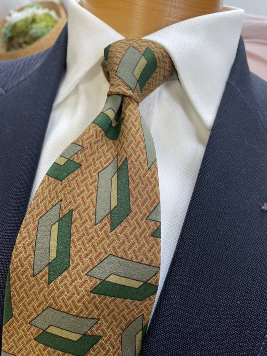 【美品】ジョルジオアルマーニ ネクタイ 大剣約9.5cm イタリア製 人気のデザイン拍卖