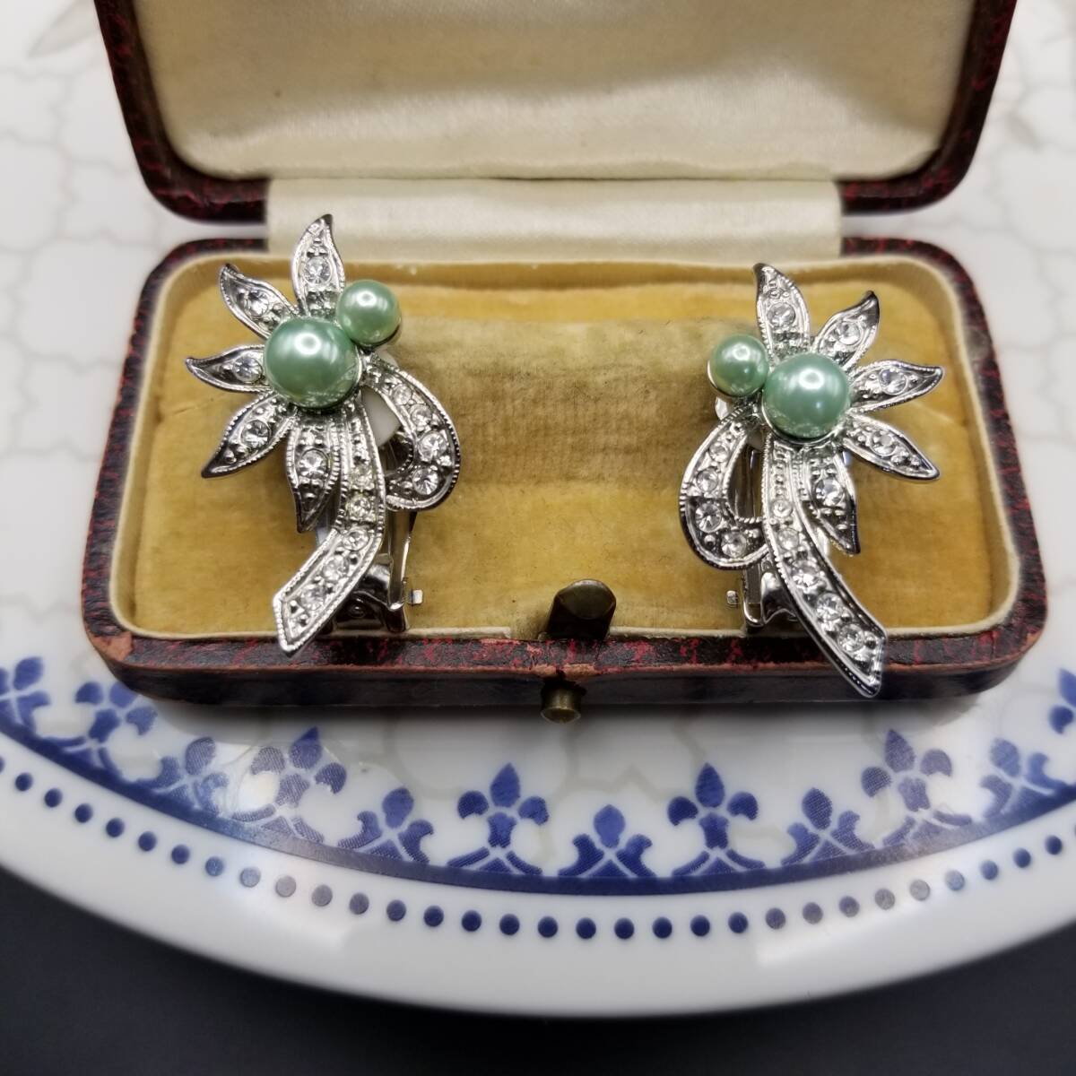 グリーンパール 上品 ヴィンテージ フラワー クリップイヤリング クリアラインストーン フローラル 煌めきジュエリー Y17-U拍卖