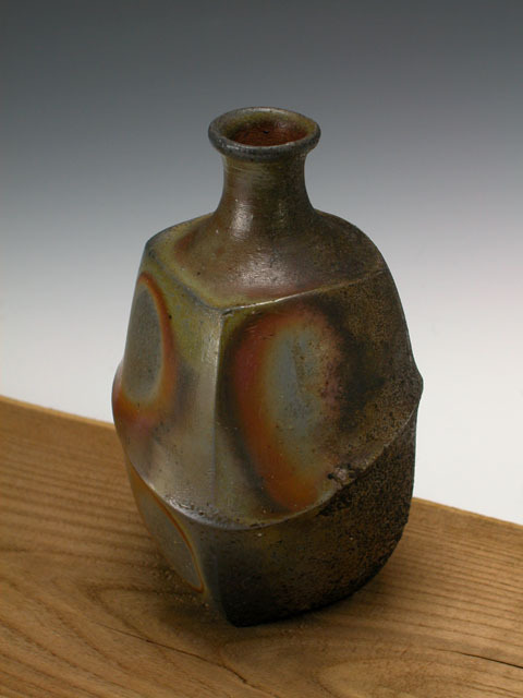 備前焼 日本工芸会正会員 黒田儀男 備前窯変徳利(四方波文43)拍卖