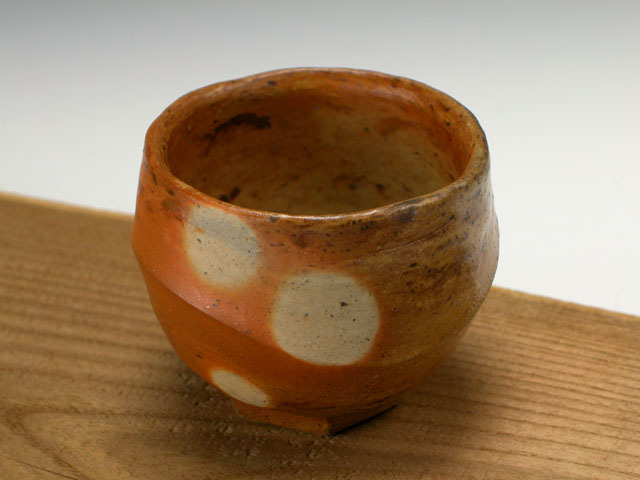 備前焼 日本工芸会正会員 黒田儀男 備前窯変波文ぐい呑(113)拍卖