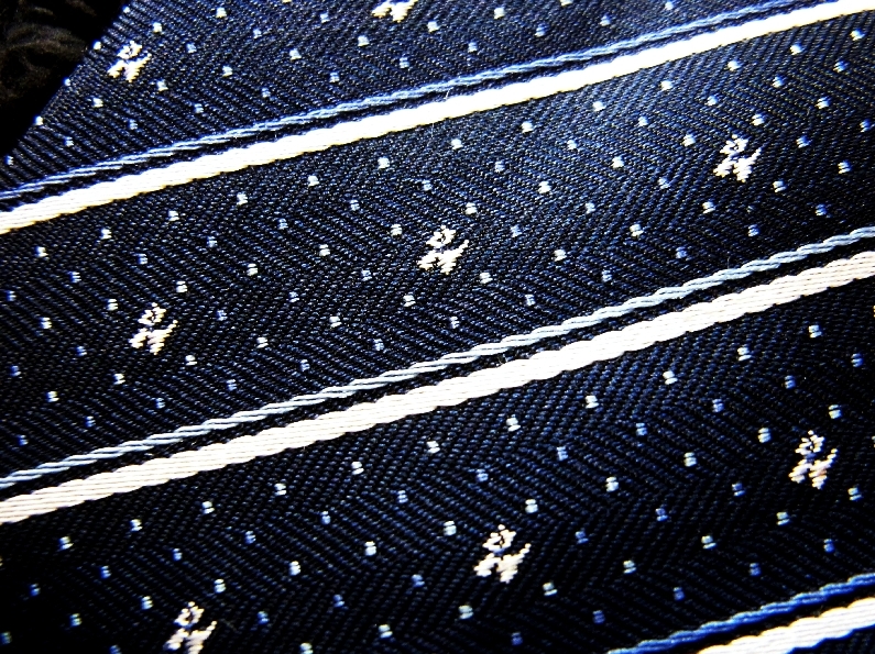 ☆♪★LA2206新品【ふわふわな犬・動物】シルク100%♪ネクタイ★拍卖