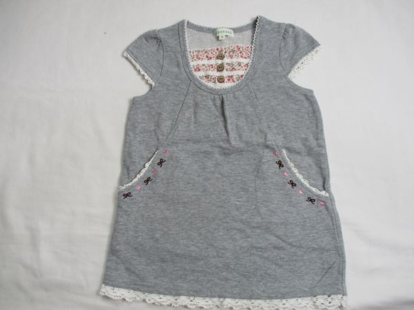 BF803【3can4on・サンカンシオン】刺繍 襟袖レース トレーナー生地 ジャンバースカート 女児 淡黒 90拍卖
