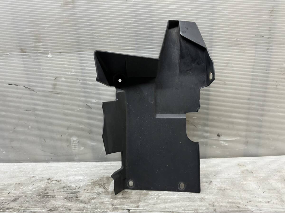 【管17】ヤマハ・トリシティ125・SE82J・純正・右フロントインインナーフェンダーカバーカウルパネル拍卖