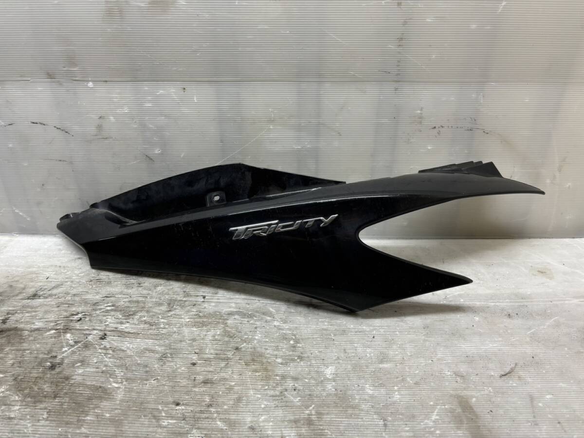 【管17】ヤマハ・トリシティ125・SE82J・純正・右リアカウルシートカウルサイドパネル拍卖