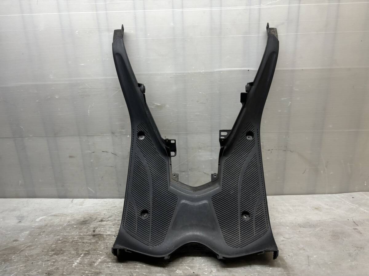 【管17】ヤマハ・トリシティ125・SE82J・純正・フロントインナーカウルステップボードロアパネル拍卖