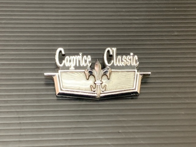 1973 1974 73 74 シボレー カプリス フェンダー エンブレム モールディング オリジナル 中古品拍卖