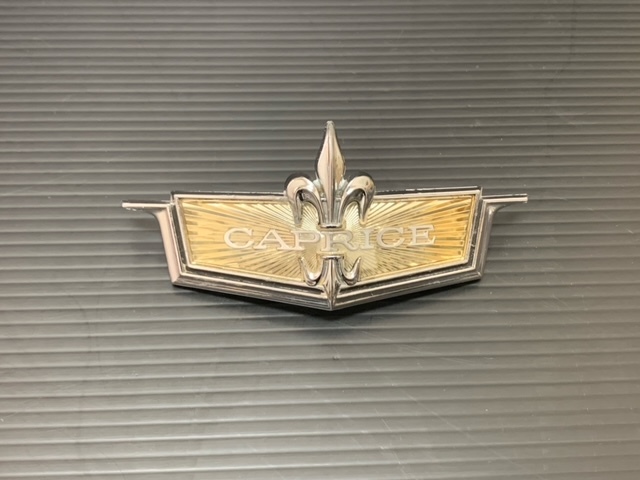1972 72 シボレー カプリス フロントグリルエンブレム ヘッダーパネル オーナメント 純正 新品拍卖