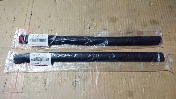 残りわずか!【未使用 トヨタ 純正流用】TOYOTA パッソ C10系 センターピラーアッパエンドウェザストリップ 左右セット拍卖