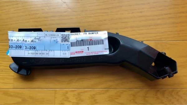 残りわずか!【未使用 トヨタ 純正】TOYOTA シエンタ P80系 フロントバンパサイド ブラケット LH 助手席側拍卖