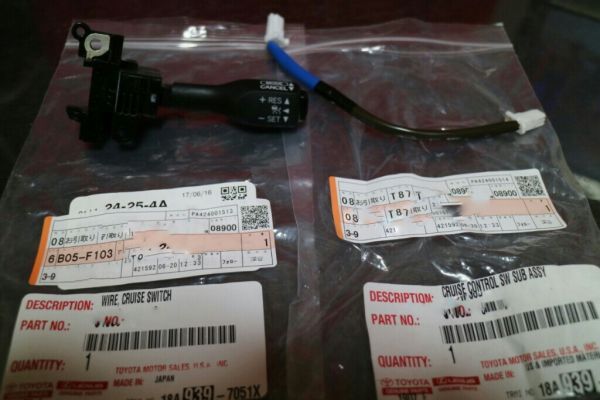 残りわずか!【未使用 トヨタ 純正】TOYOTA アルファード 30系 光るクルーズコントロールスイッチ拍卖