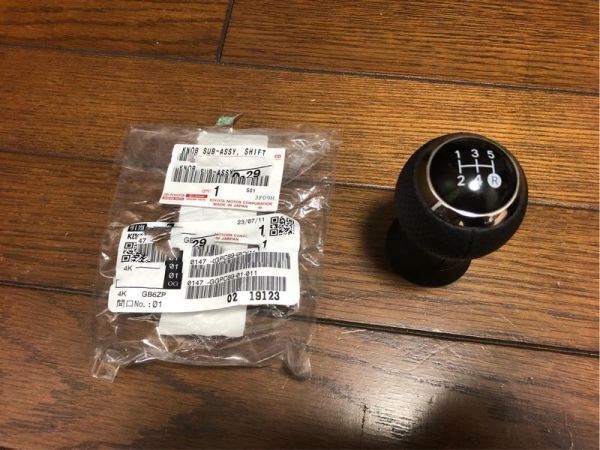残りわずか!【未使用 トヨタ 純正流用】TOYOTA コペン GRスポーツ LA400A シフトノブ拍卖