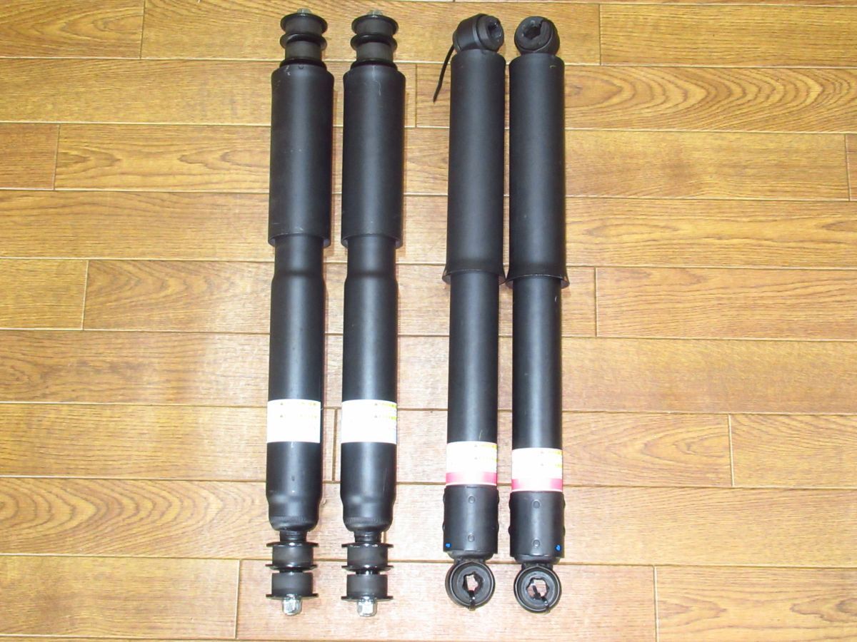 トヨタ70系ランドクルーザー純正 ショックアブソーバー 1台分 品番:48511-60870 / 48531-60840 70ランクル拍卖
