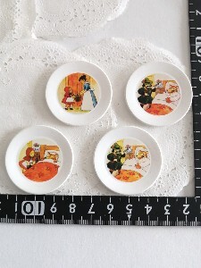 4r712 リーメント ぷちサンプル おとぎの国の食器たち バラ売り ミニチュア 食器 レトロ 赤ずきんちゃん お皿 被りあり 4枚セット拍卖