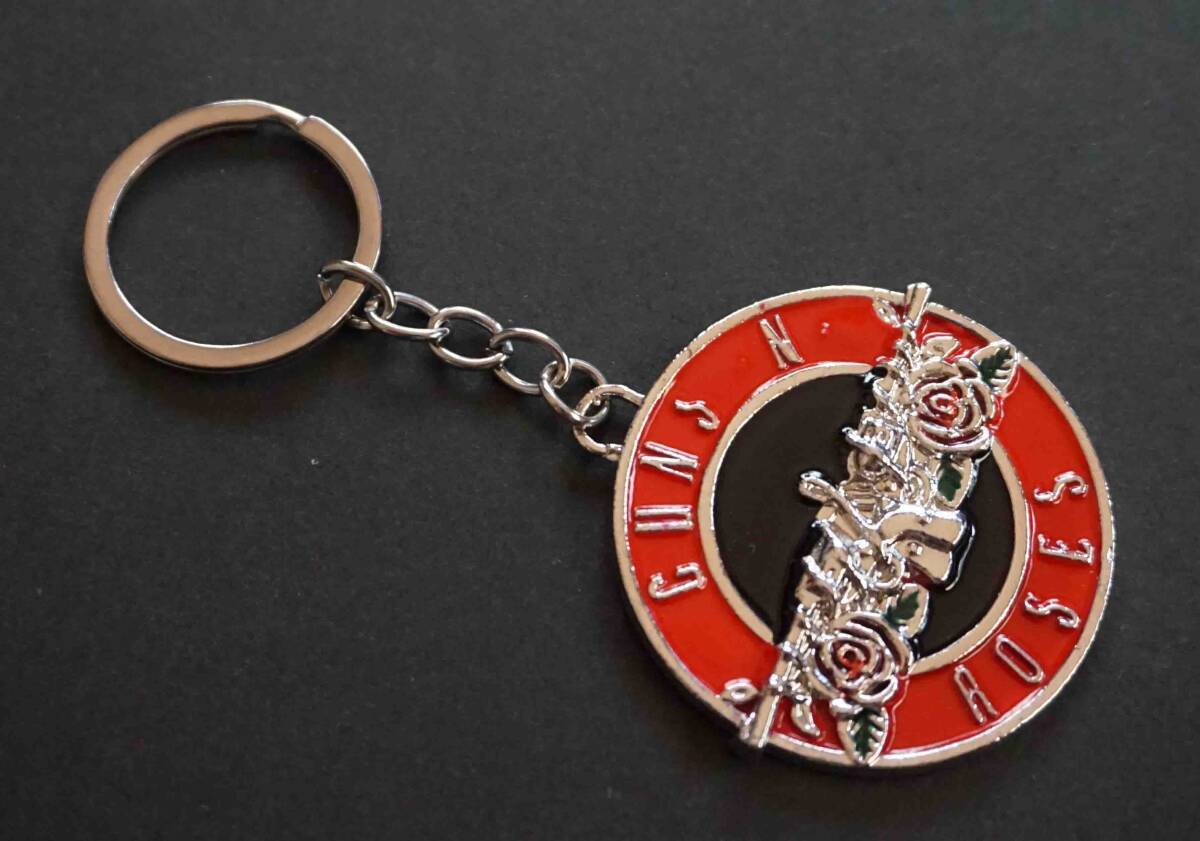 《KT赤円GR二丁拳銃薔薇》■新品『GUNS N ROSES』ガンズ・ アンド ・ローゼズ 金属 キーホルダー■アメリカ バンド/Music■重量感拍卖