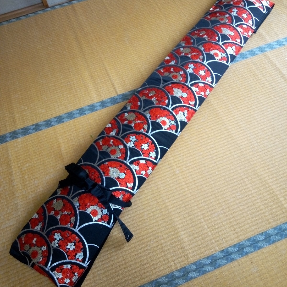 ★琴カバー 琴油単(ゆたん) 絹袋帯リメイク 黒色地 赤小花柄刺繍拍卖