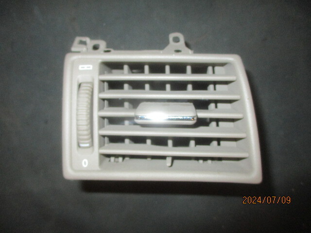 ■ベンツ W202 エアコン 吹出し口 右 中古 ベージュ 2028300854 部品取あり エアベント ルーバー ダクト エアヴェント グリル 吹出口 C240拍卖